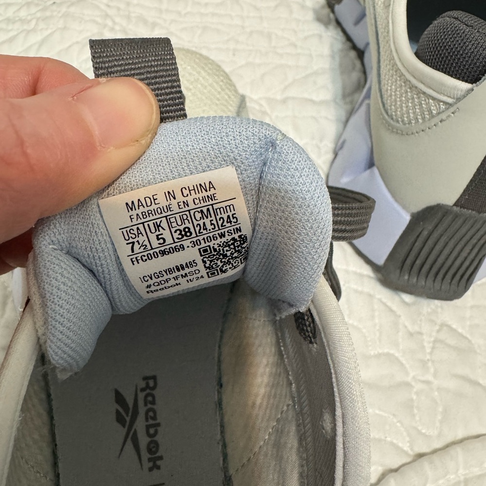 Reebok Women’s Sneakers in Gray and Black - Picture 7 of 9